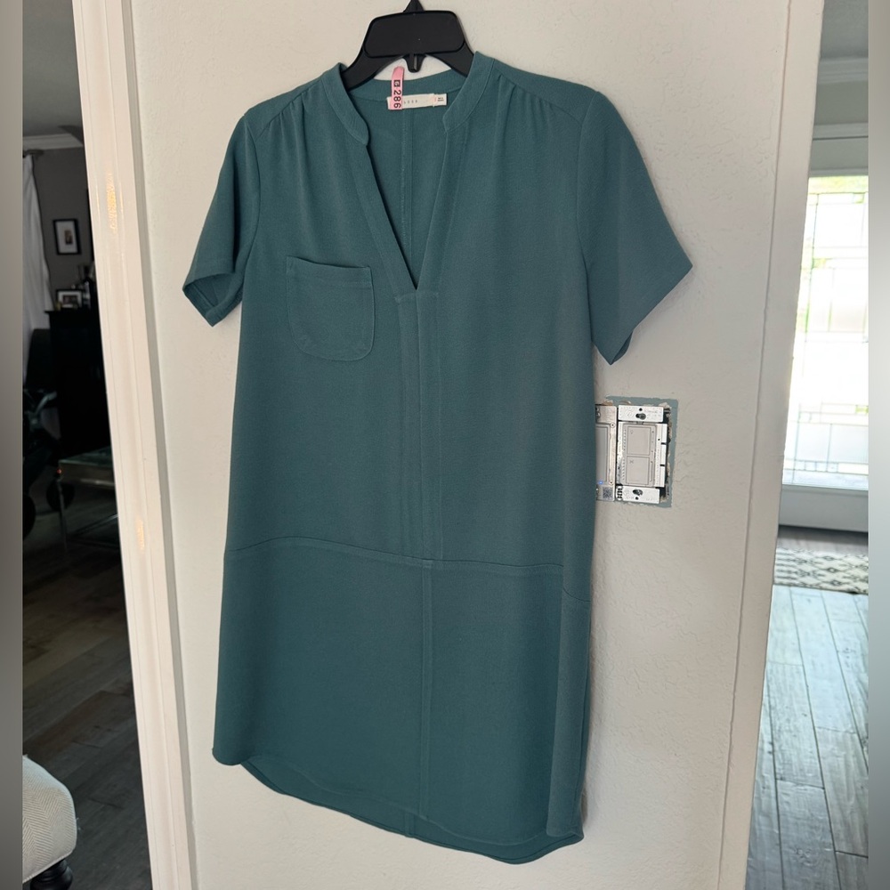 Nordstrom Lush V-Neck pocket shift dress, Small